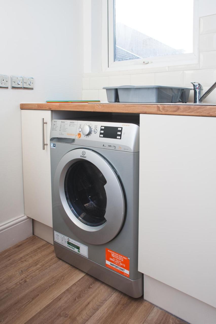 Mycityhaven - 3 Bedroom Shirehampton Flat Near Avonmouth & M4 Бристоль Экстерьер фото